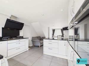 Kitchen/Diner - click for photo gallery